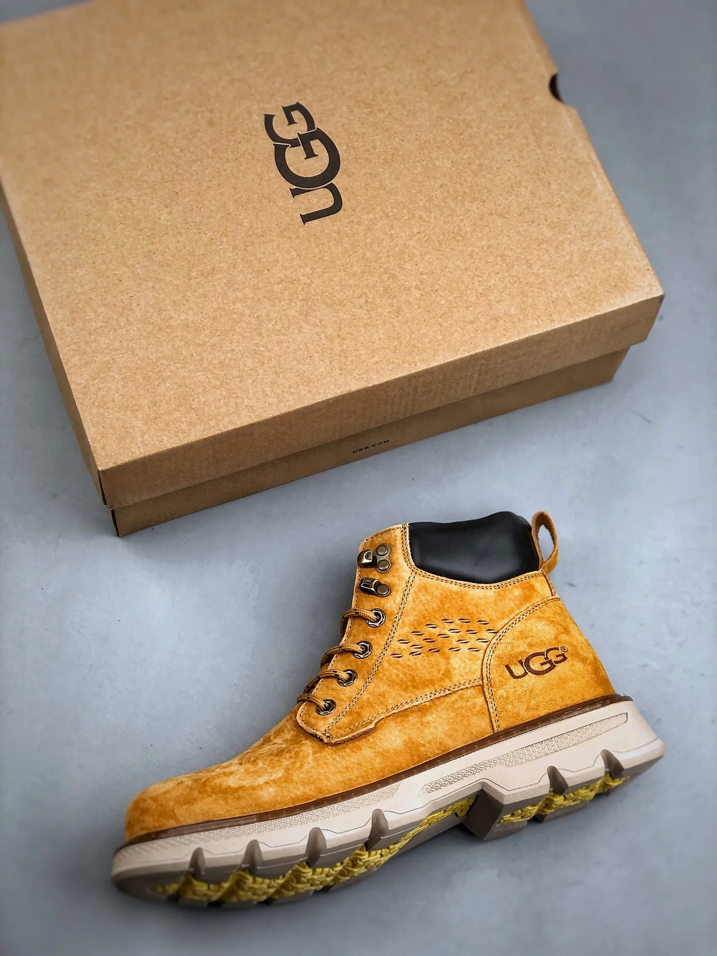 Local self-pickup💰560 supports store release New goods🚀UGG new autumn and winter men's mid-cut casual Martin boots series #Guangdong Dachang quality 25ss autumn and winter new style Fashion trend matching The fabric is imported from Italy frosted cowhide. The whole shoe is made of genuine cowhide material. The outsole and hardware are all made from OEM raw materials. Good products do not kill pigs. The quality of the first order is strictly controlled. The full set of official website unified packaging. Special products for outdoor use to prevent cold this winter. Daily casual matching A must-have for stylish men‼ American affordable luxury brand [UGG] Tasman Weather Hybrid Tasman hybrid series mid-top lightweight casual Martin boots" Size: 39-44 (one size larger than sports shoes)